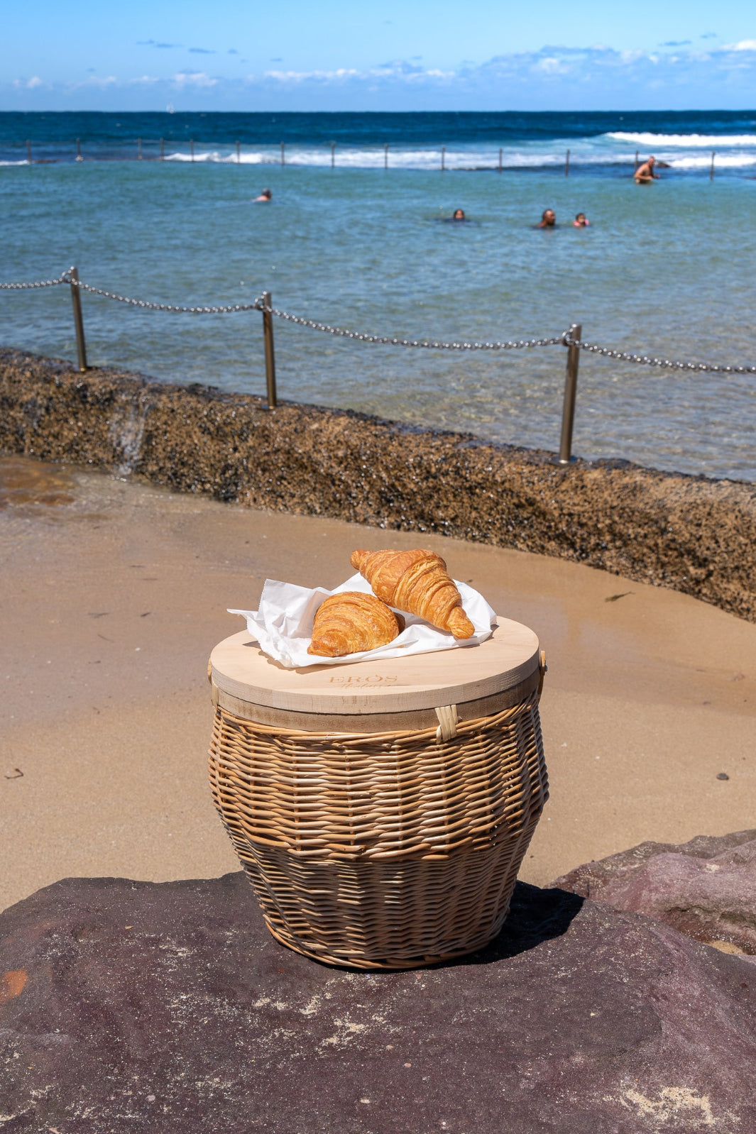 eros beach basket