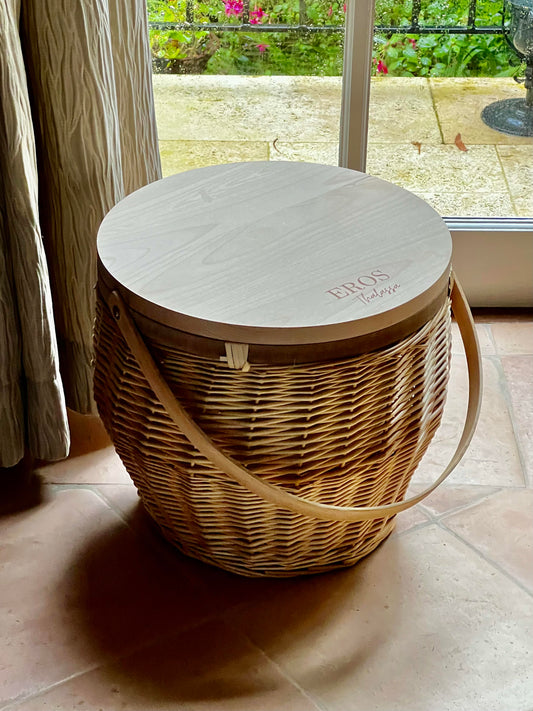 Picnic Basket with Wooden Cheese Board Lid